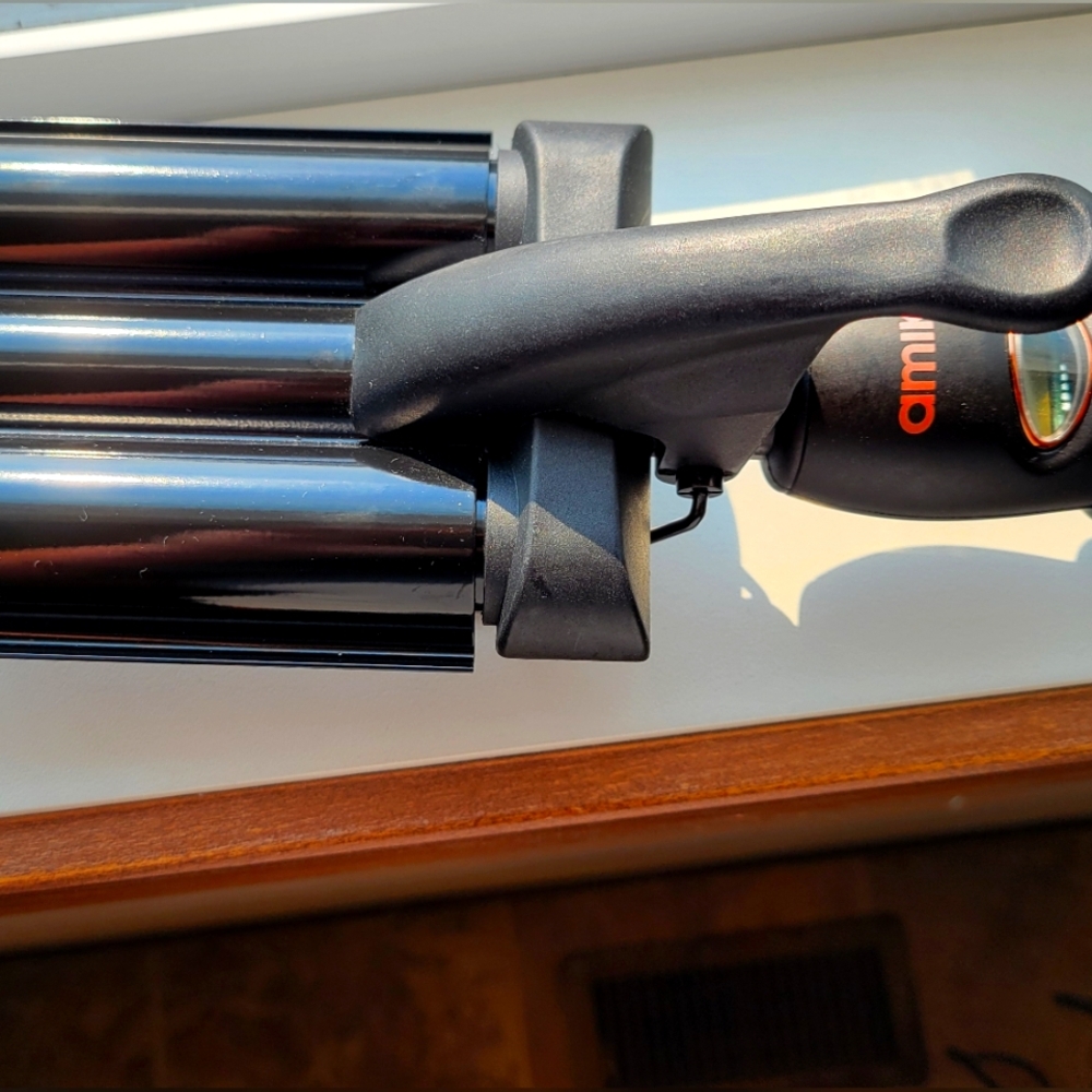 Amika Midnight Black Hair Styler